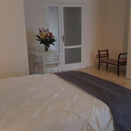 Residenze Benedetto Croce Hotel Bari Eksteriør billede